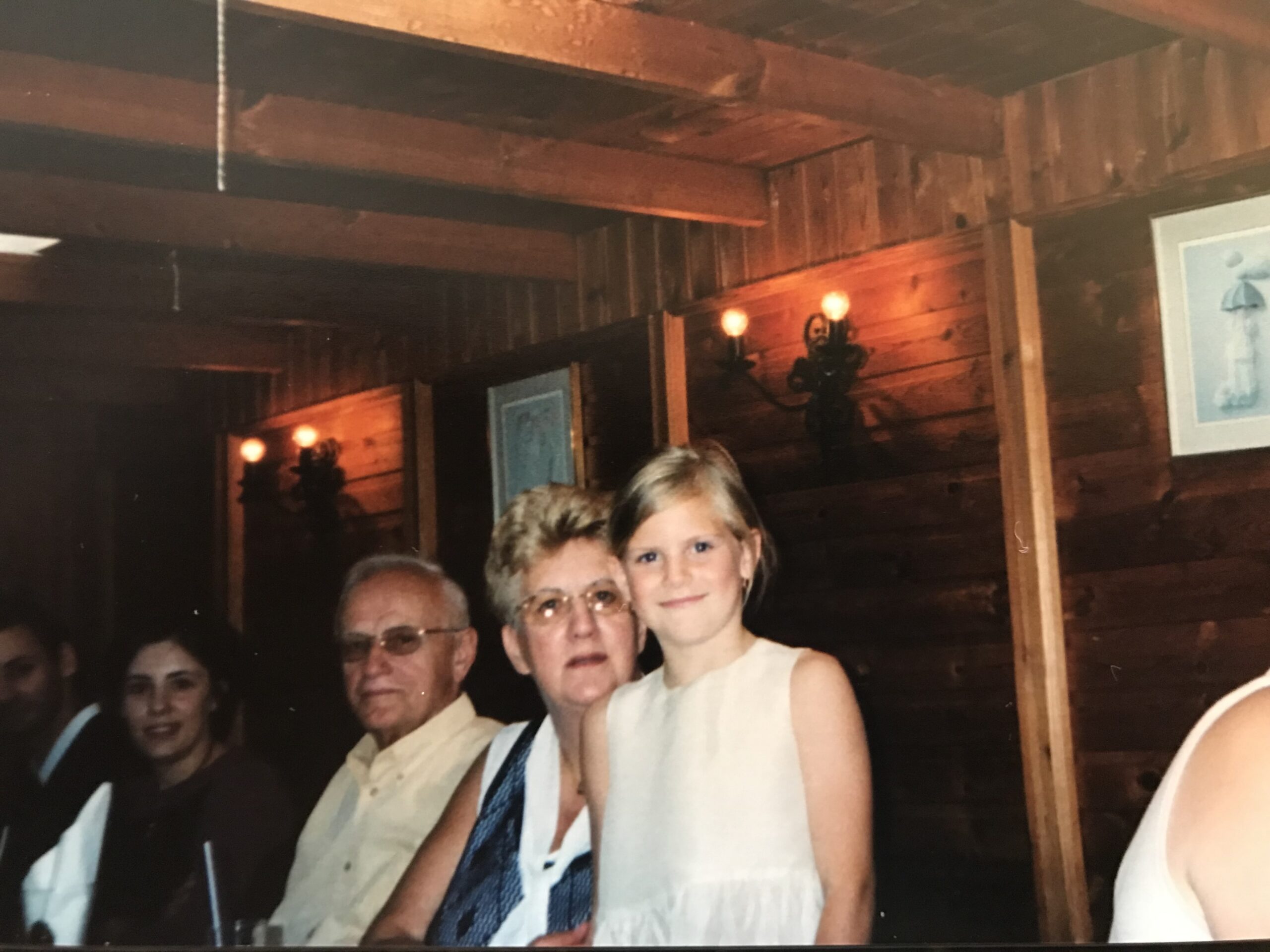 Evelyn als kind met haar mémé